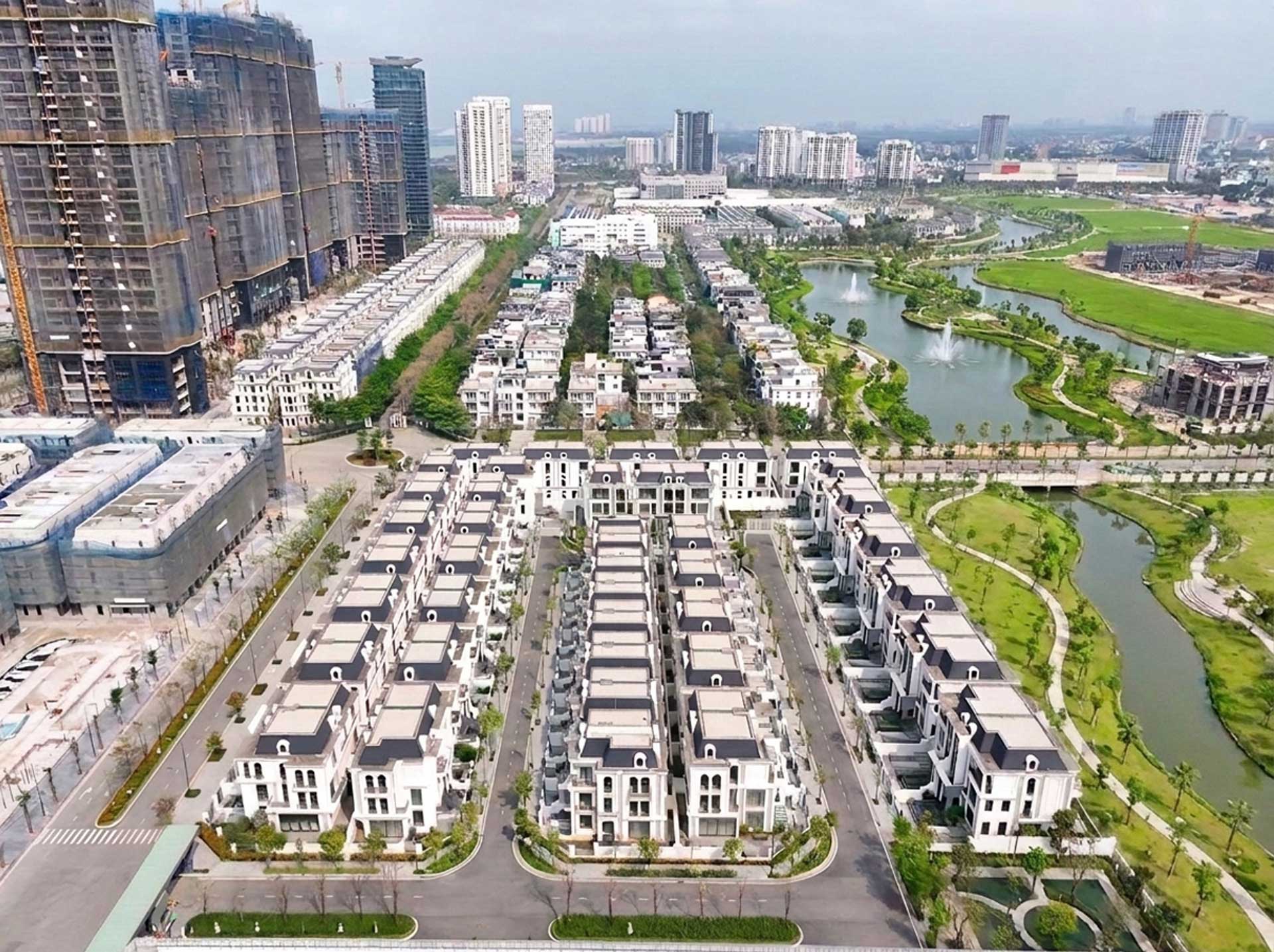 To&agrave;n cảnh thực tế biệt thự khu P Ciputra (Eden Residences) với thiết kế t&acirc;n cổ điển, kề cận c&ocirc;ng vi&ecirc;n 65ha