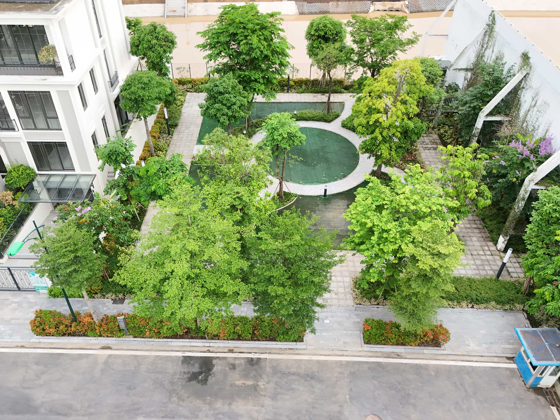 To&agrave;n cảnh thực tế c&ocirc;ng vi&ecirc;n nội khu xanh m&aacute;t rộng 500m2 d&agrave;nh ri&ecirc;ng cho cư d&acirc;n biệt thự khu P Ciputra